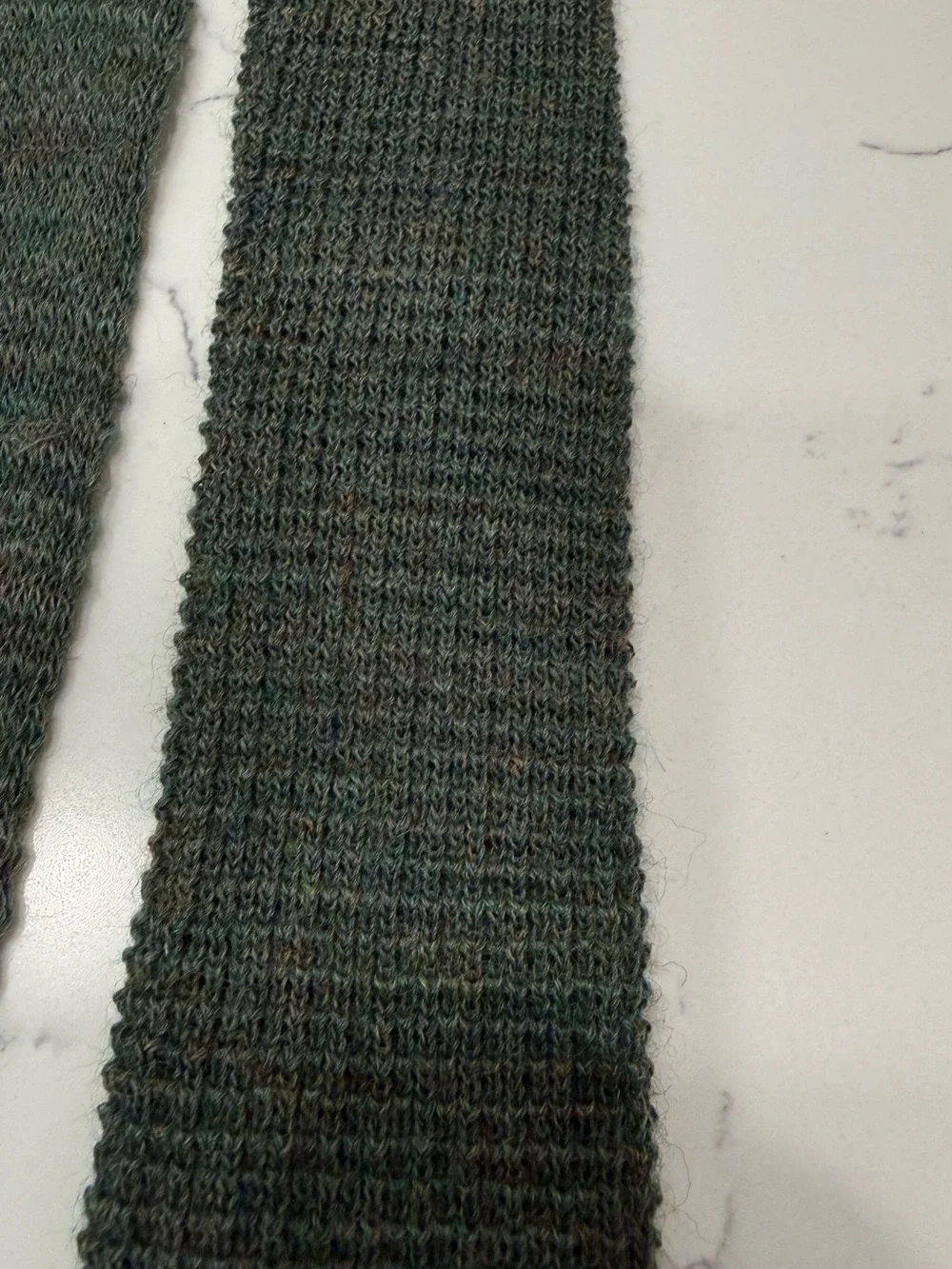 Vintage Cambridge Classics by Meryvn’s Men’s Square End Wool Tie in Dark Green